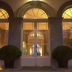 维尔赛特城堡酒店 Vierset-Barse
